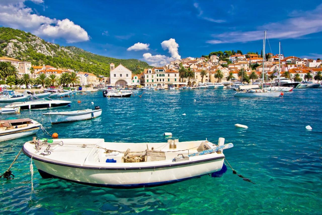 In With Sea View, Balcony, Air Conditioning, Wi-fi *