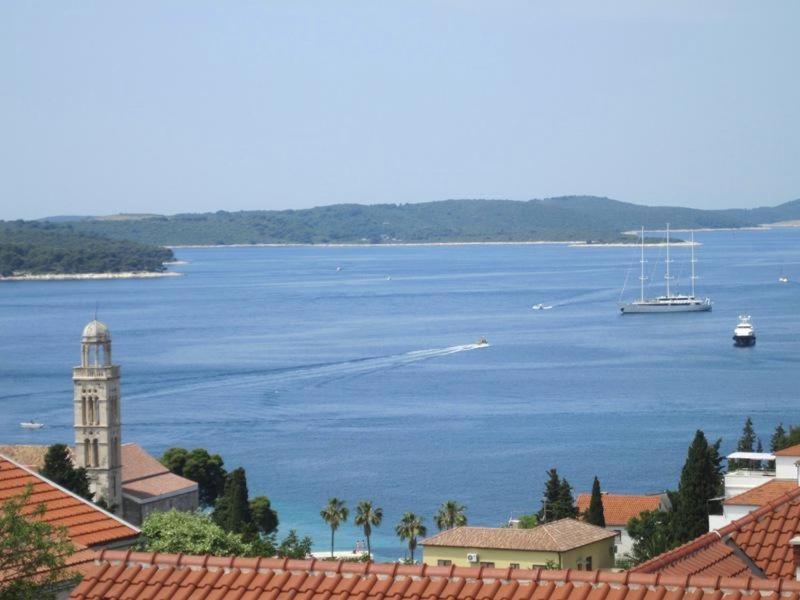 In With Sea View, Balcony, Air Conditioning, Wi-fi Apartment Hvar Town