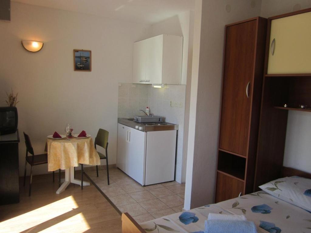 Apartment In With Sea View, Balcony, Air Conditioning, Wi-fi