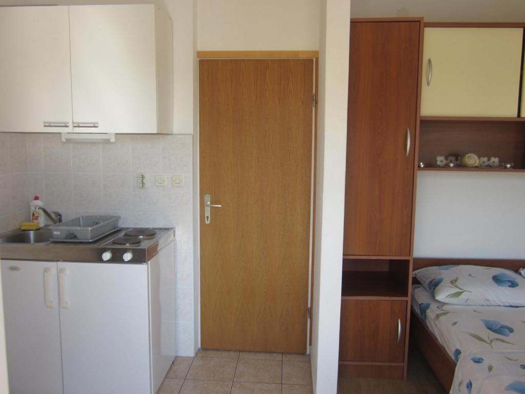 Apartment In With Sea View, Balcony, Air Conditioning, Wi-fi Hvar Town